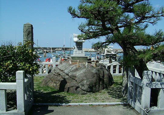 お腰掛の岩.jpg